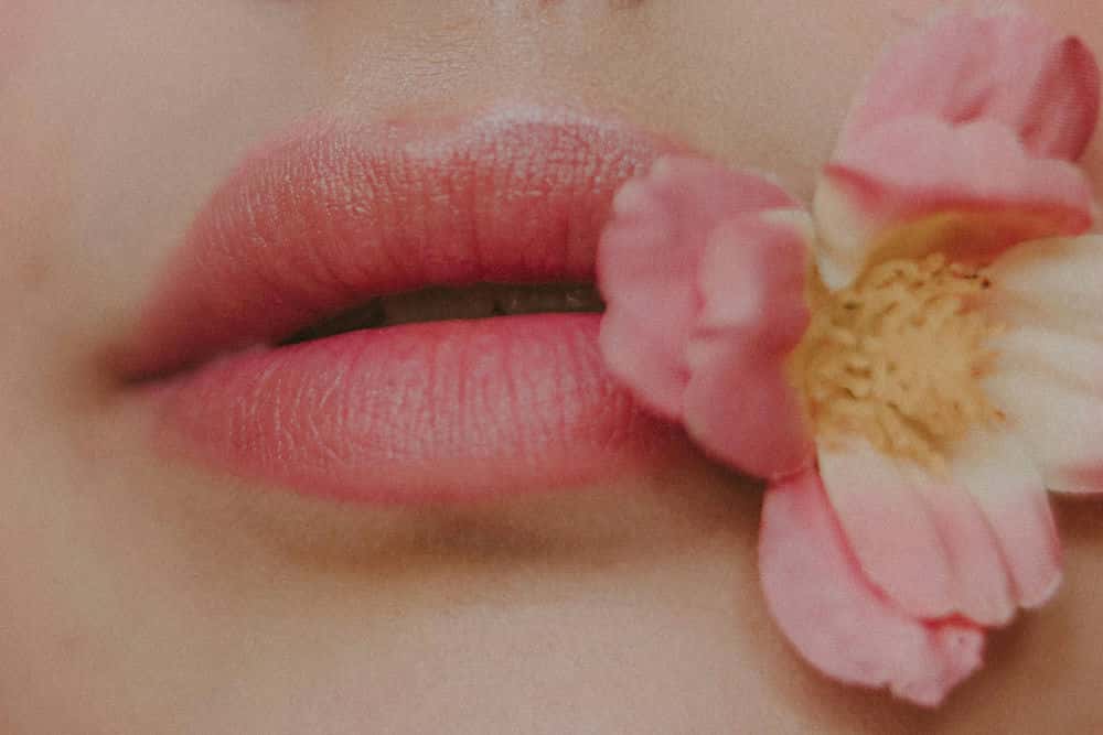 Why is the skin on the lips red