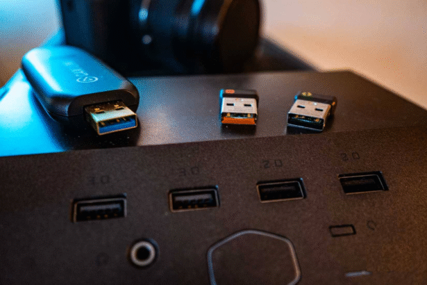 What do the symbols on the USB ports mean? - GeekInter
